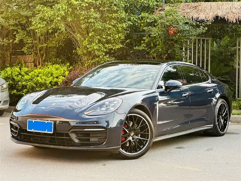 Porsche Panamera — фото 1