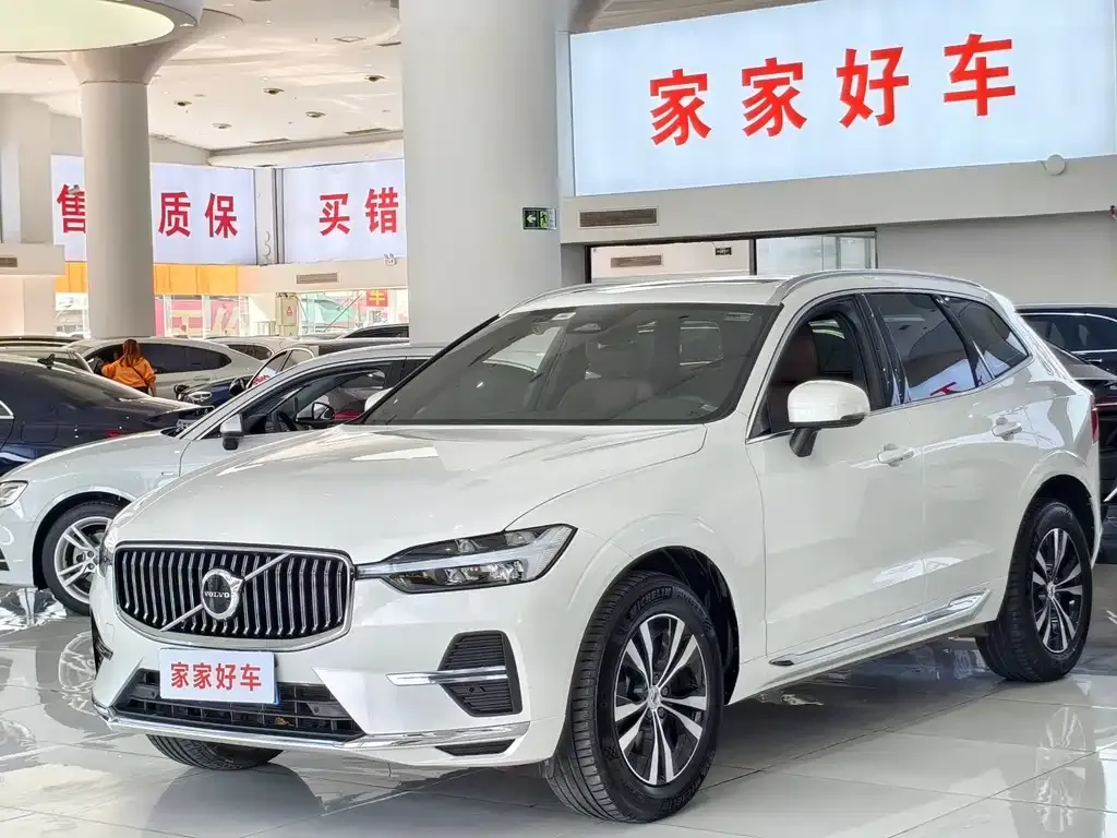 Volvo XC60 — фото 1