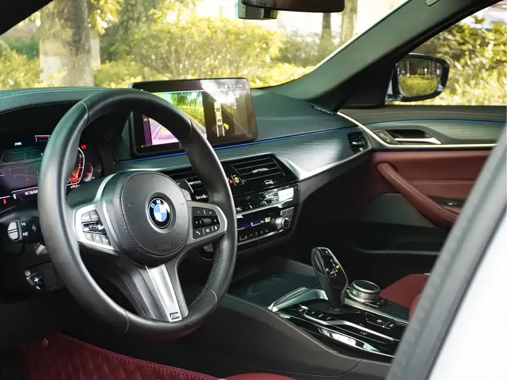 BMW 5 Series — фото 10