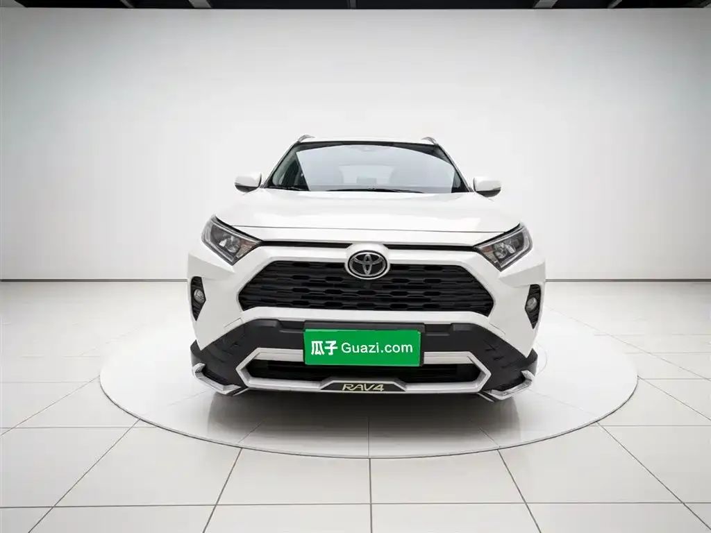 Toyota RAV4 — фото 2