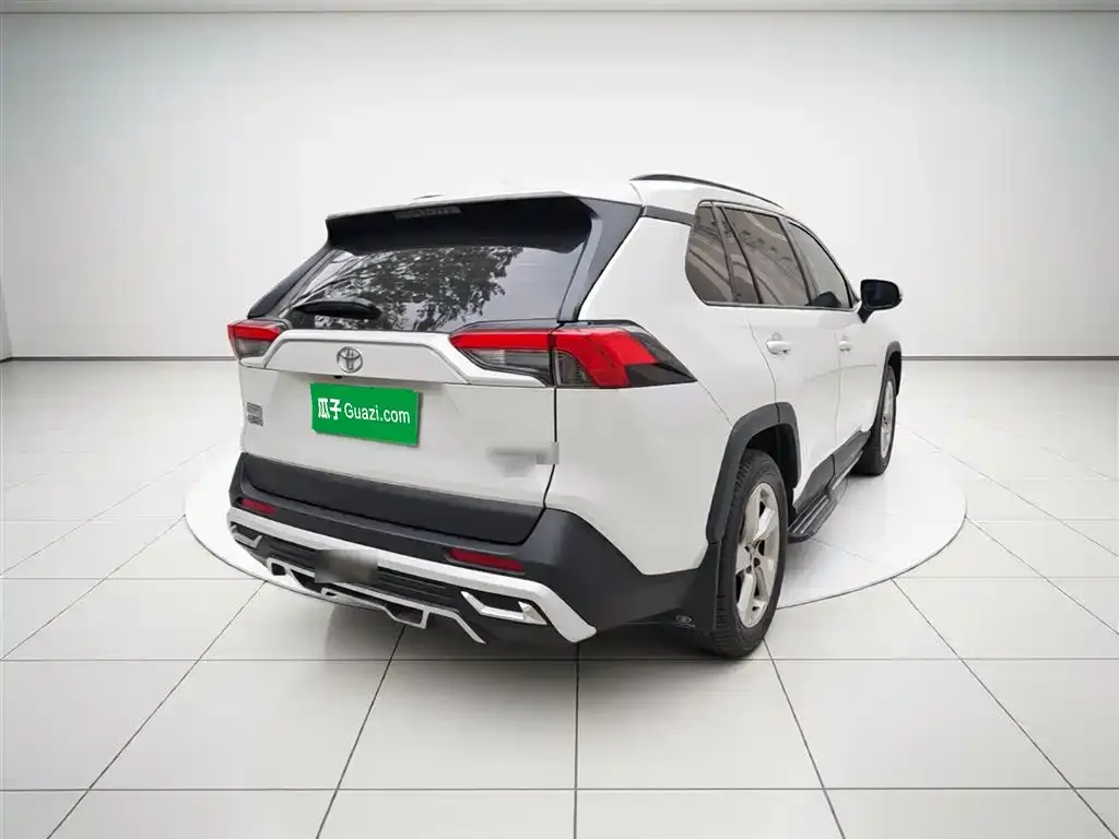Toyota RAV4 — фото 4