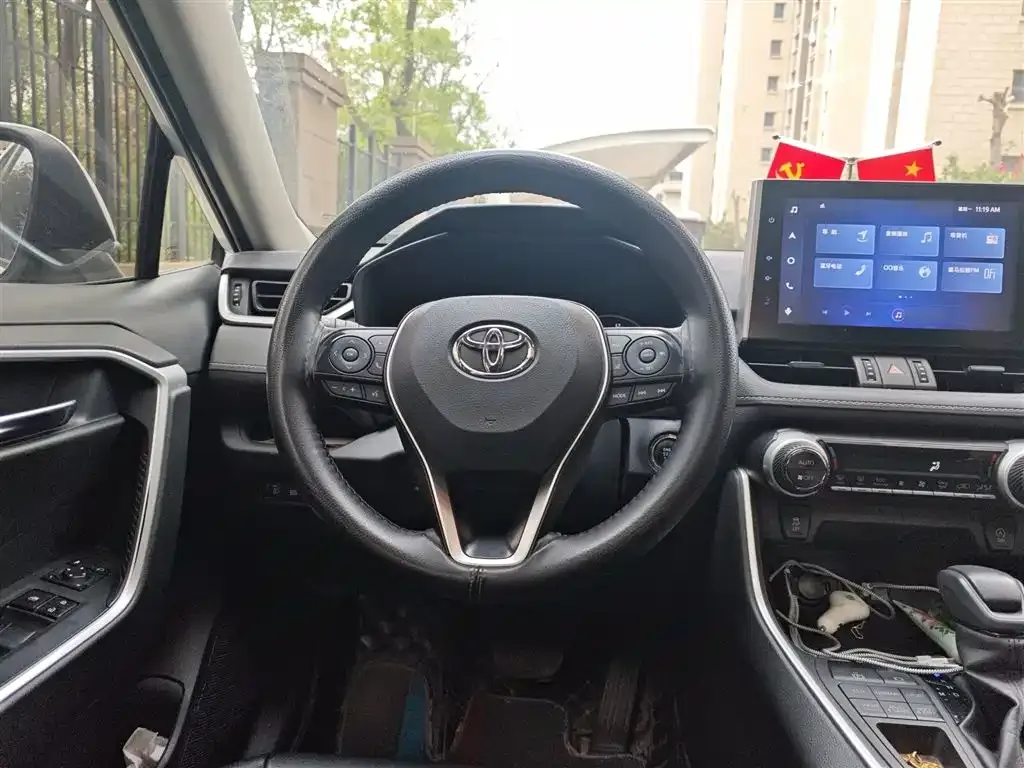 Toyota RAV4 — фото 9