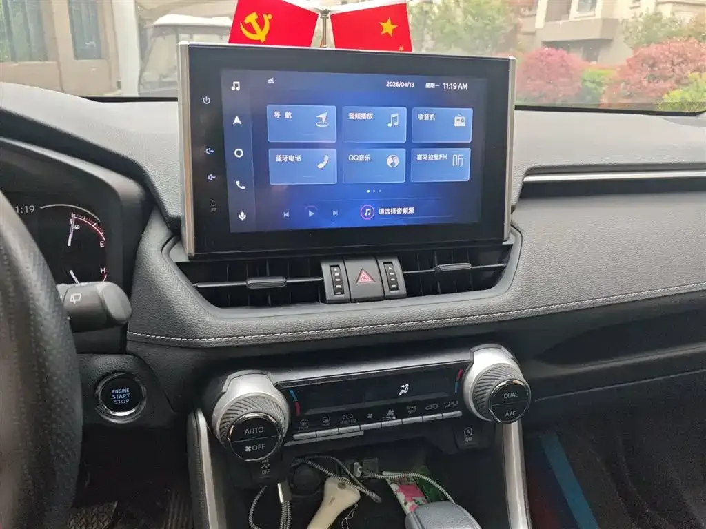 Toyota RAV4 — фото 10