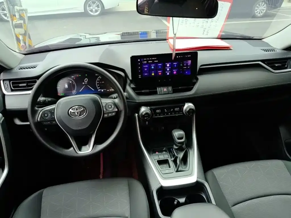 Toyota RAV4 — фото 5