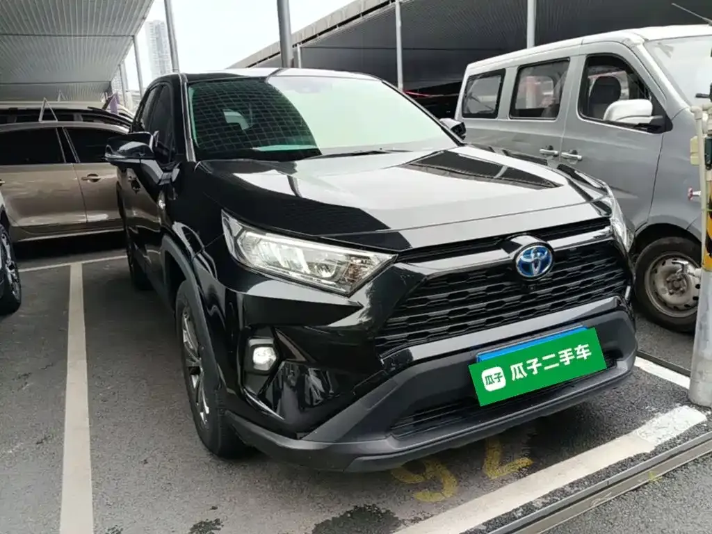 Toyota RAV4 — фото 9