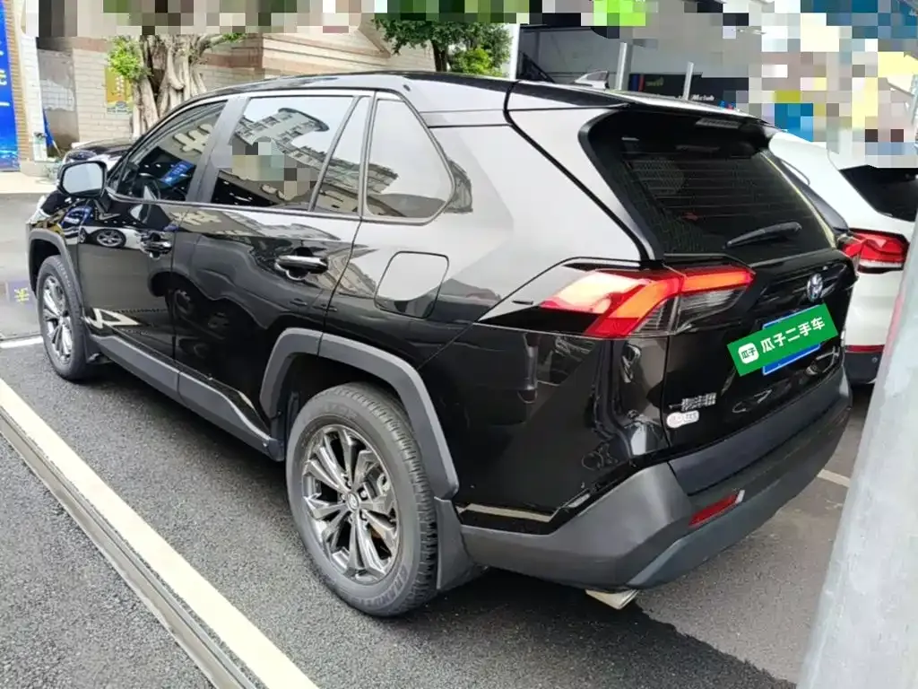 Toyota RAV4 — фото 7