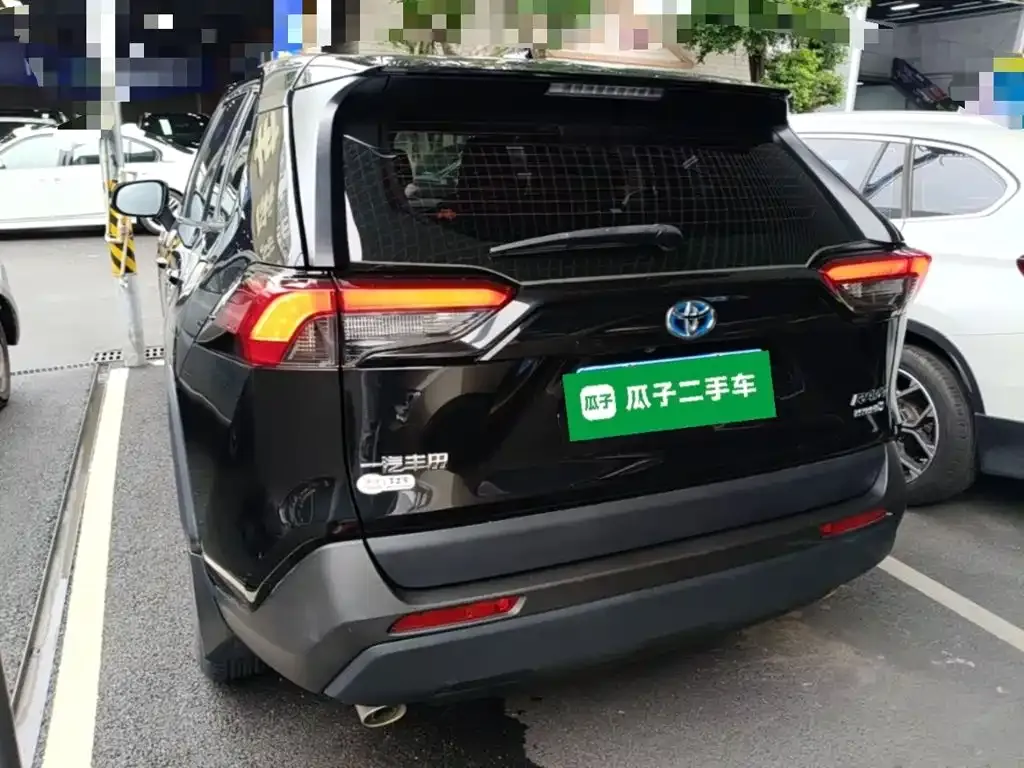 Toyota RAV4 — фото 2