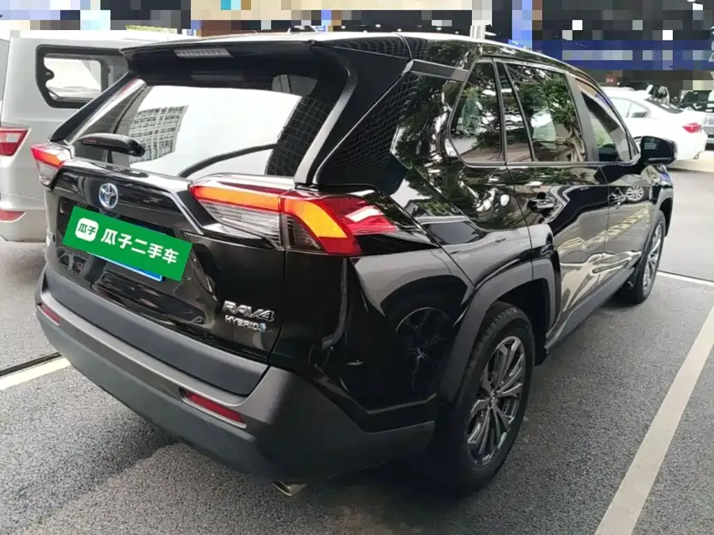 Toyota RAV4 — фото 10