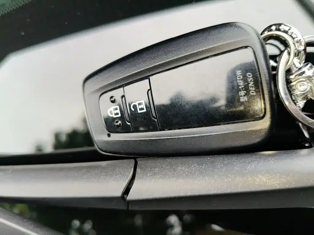 Toyota RAV4 — фото 3