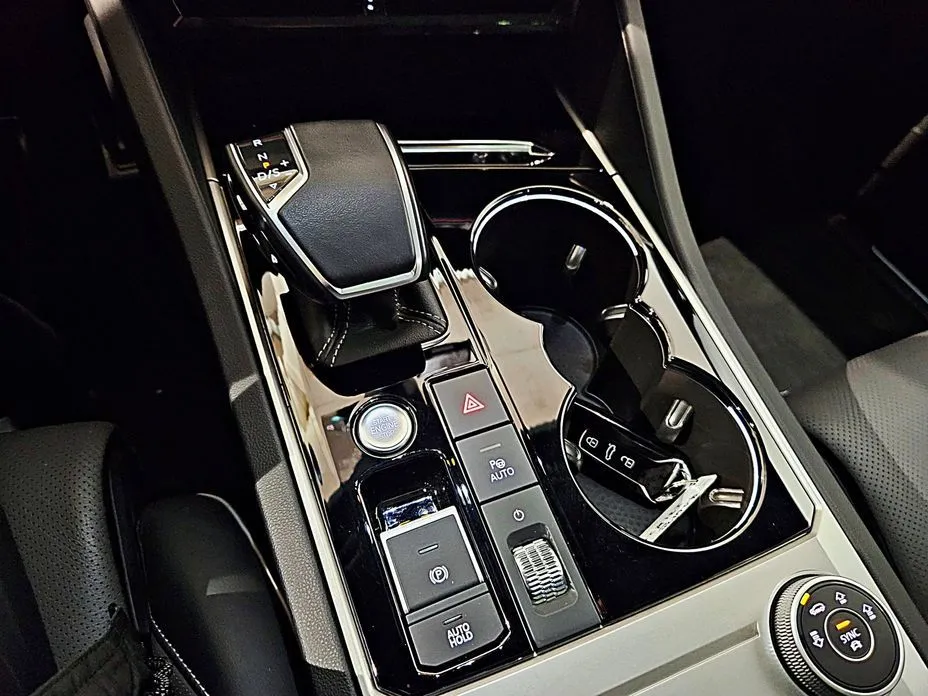 Volkswagen Touareg 2023 из KR, фото 7