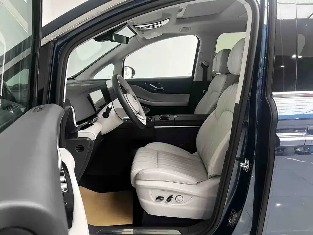 VOYAH Dreamer — фото 9