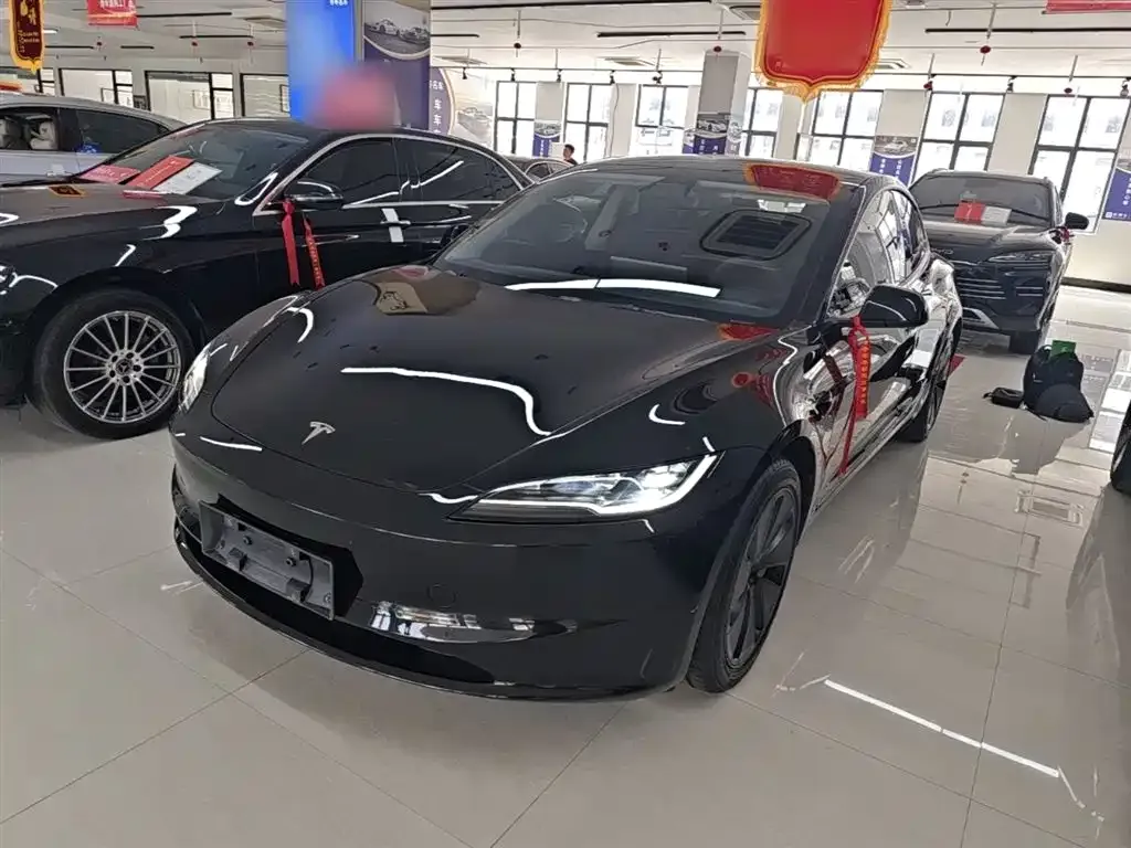 Tesla Model 3 — фото 1