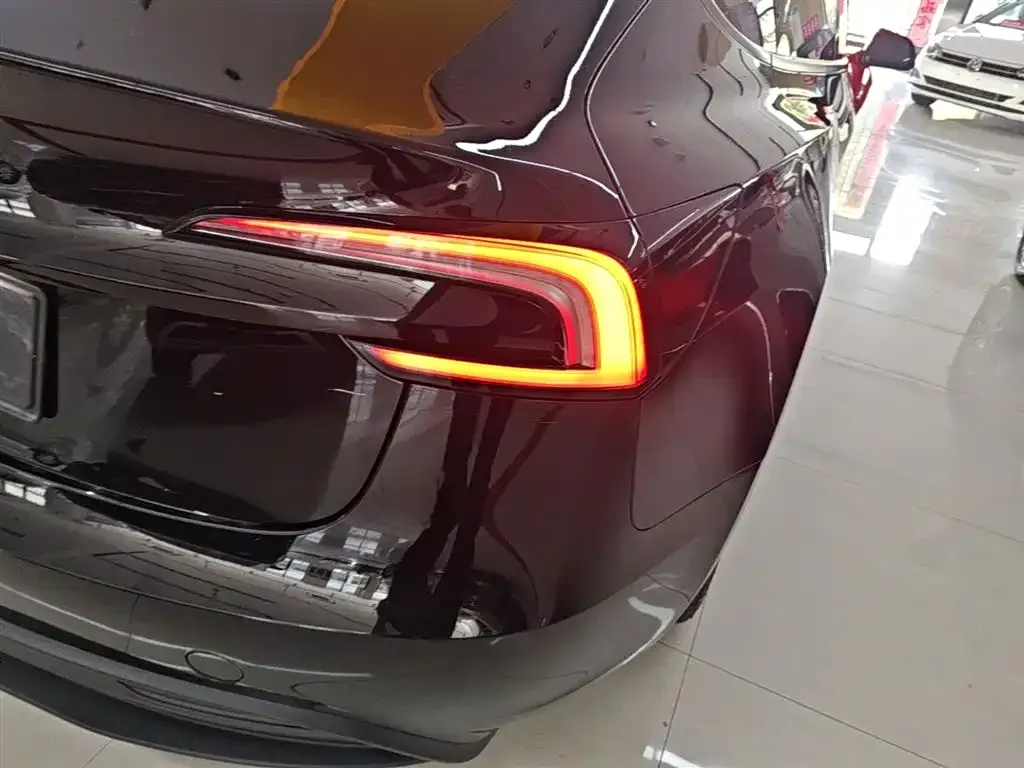 Tesla Model 3 — фото 2