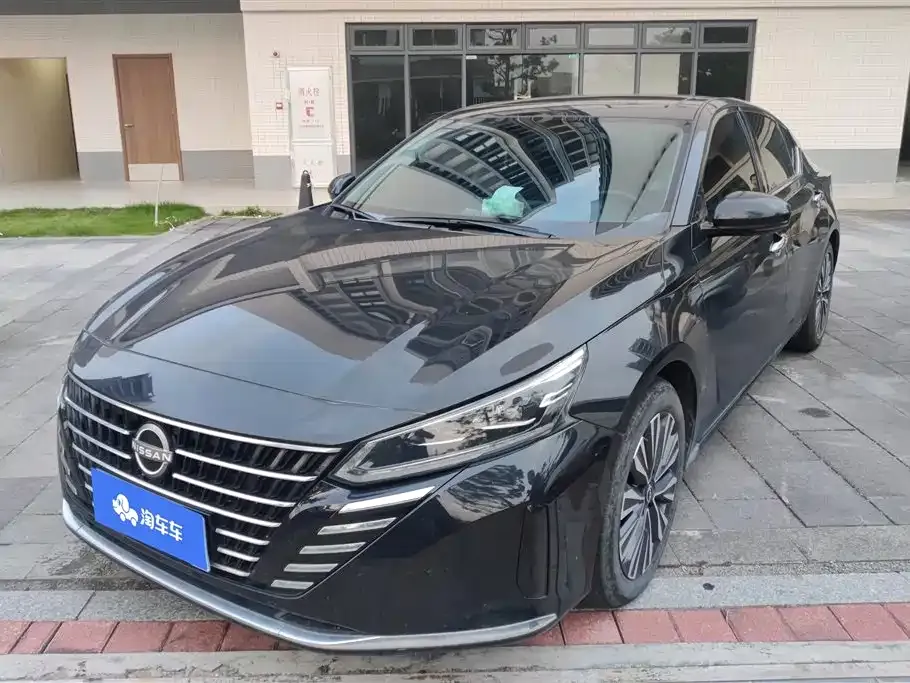 Nissan Teana — фото 1