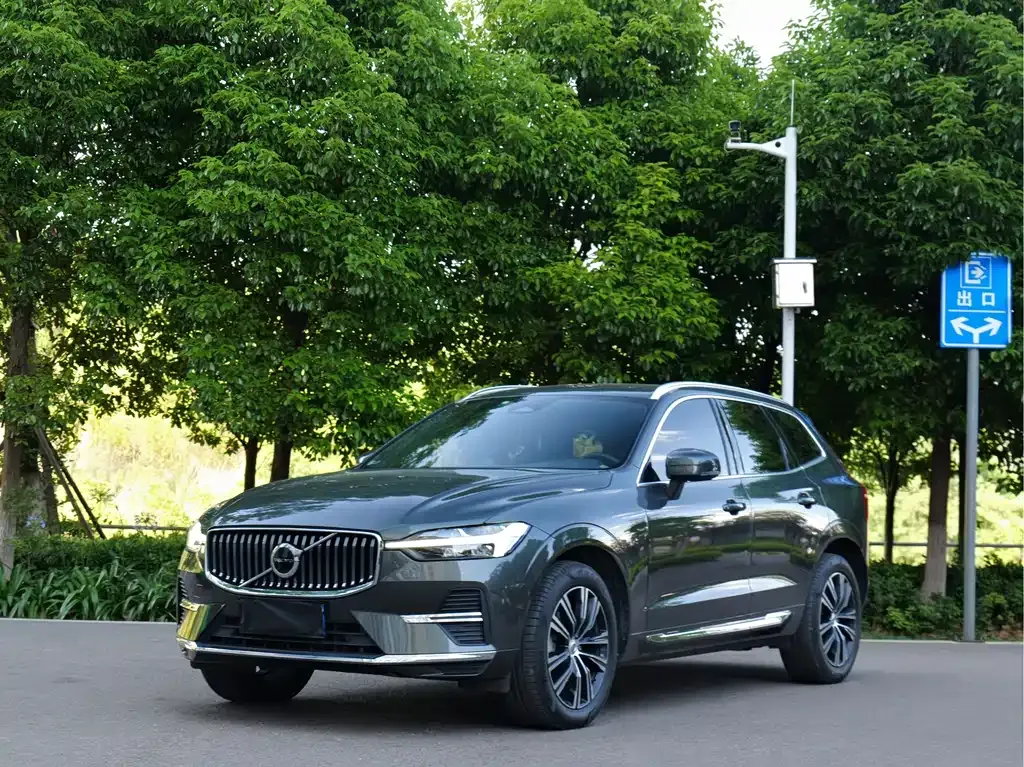 Volvo XC60 — фото 1