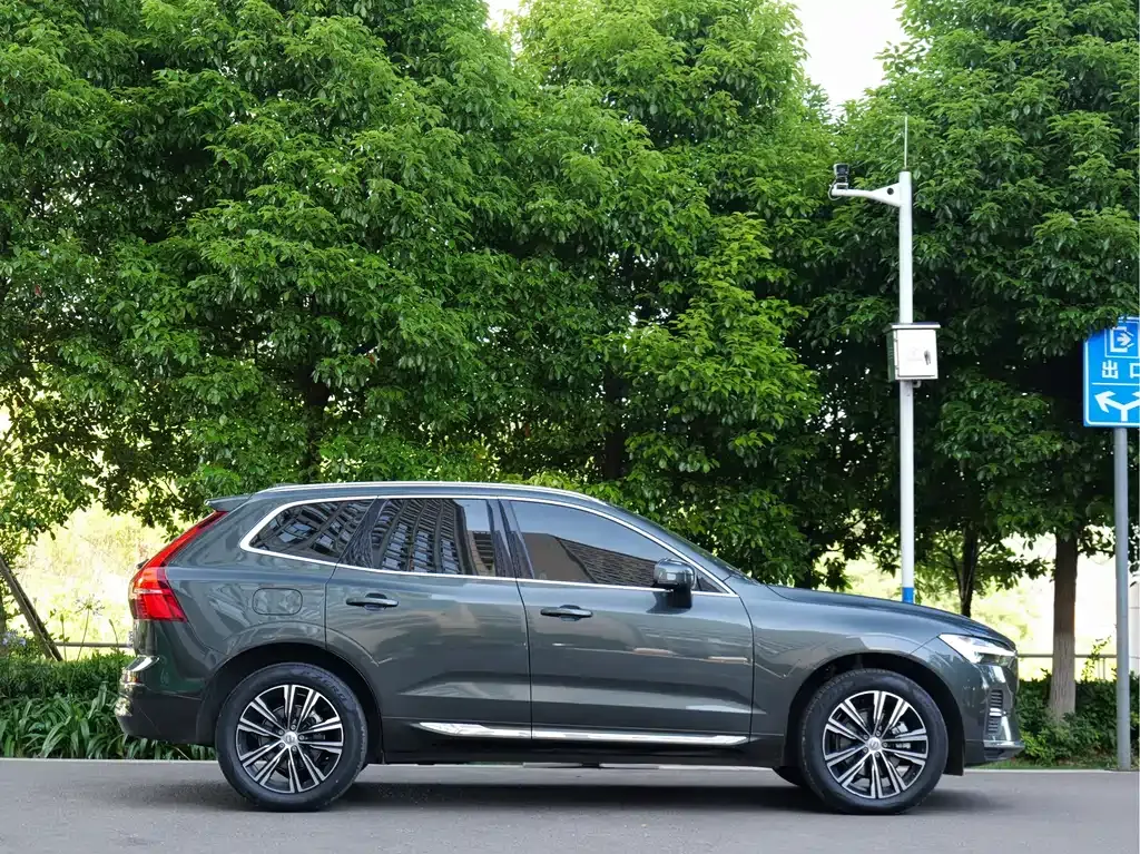 Volvo XC60 — фото 8