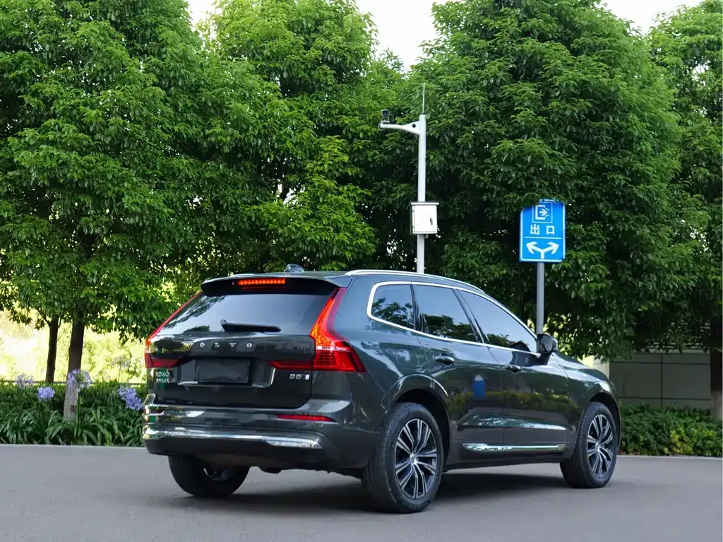 Volvo XC60 — фото 10