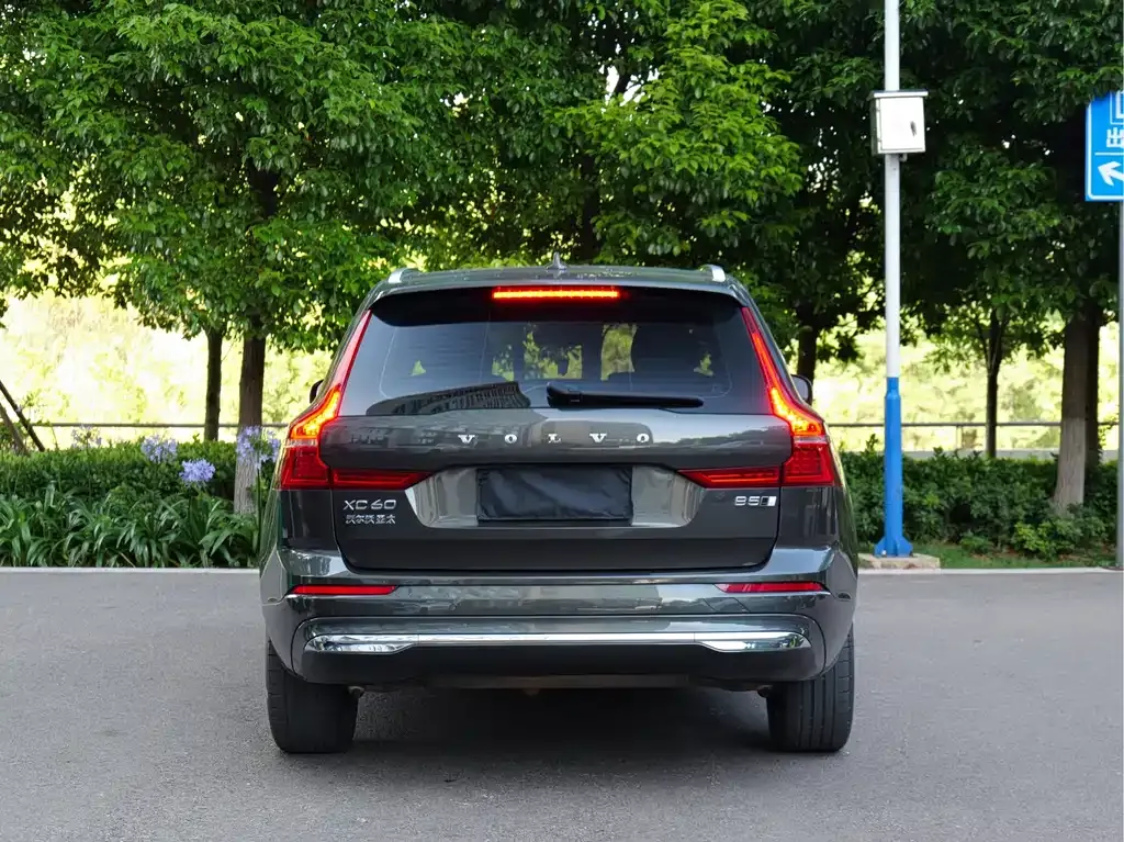 Volvo XC60 — фото 7