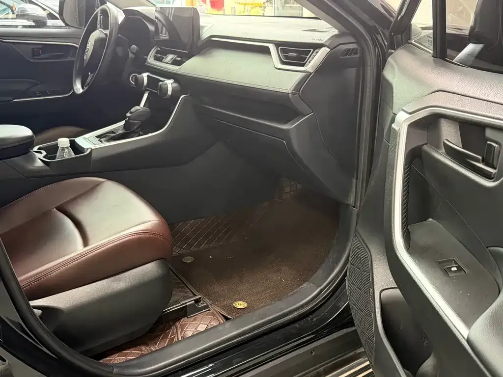 Toyota RAV4 2024 из CN, фото 5