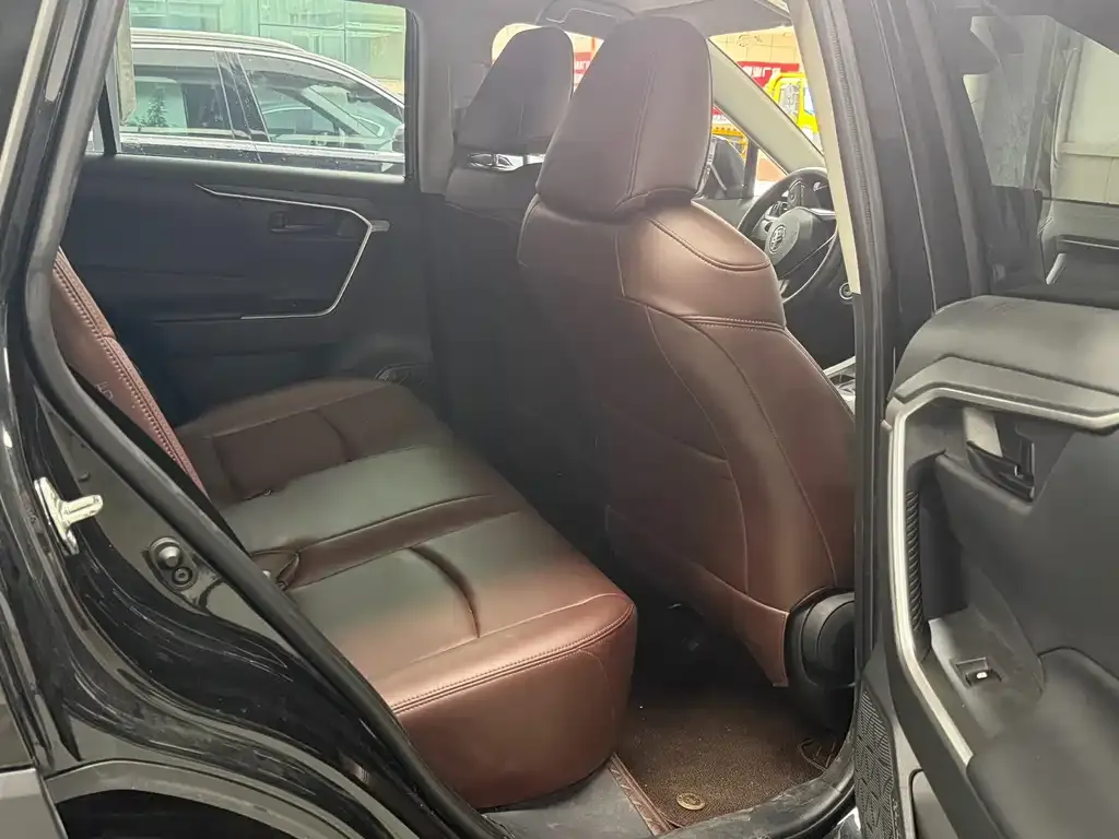 Toyota RAV4 2024 из CN, фото 3