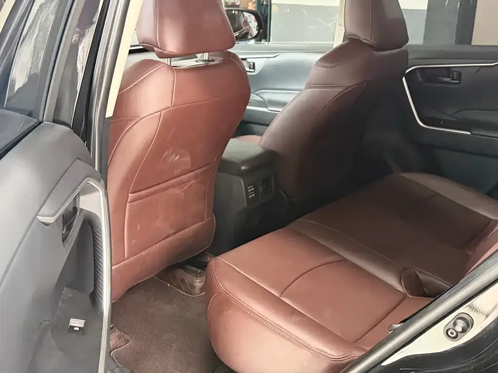 Toyota RAV4 2024 из CN, фото 4