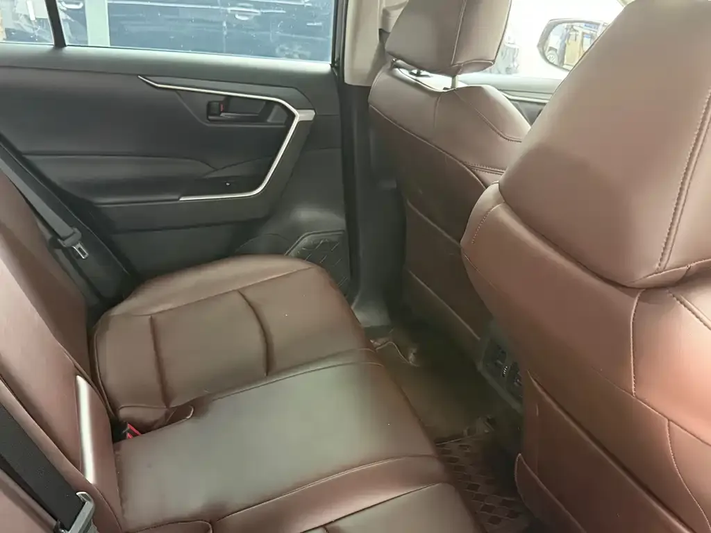 Toyota RAV4 2024 из CN, фото 2