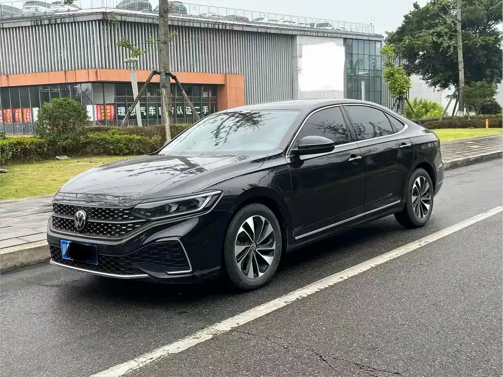 Volkswagen Passat — фото 10