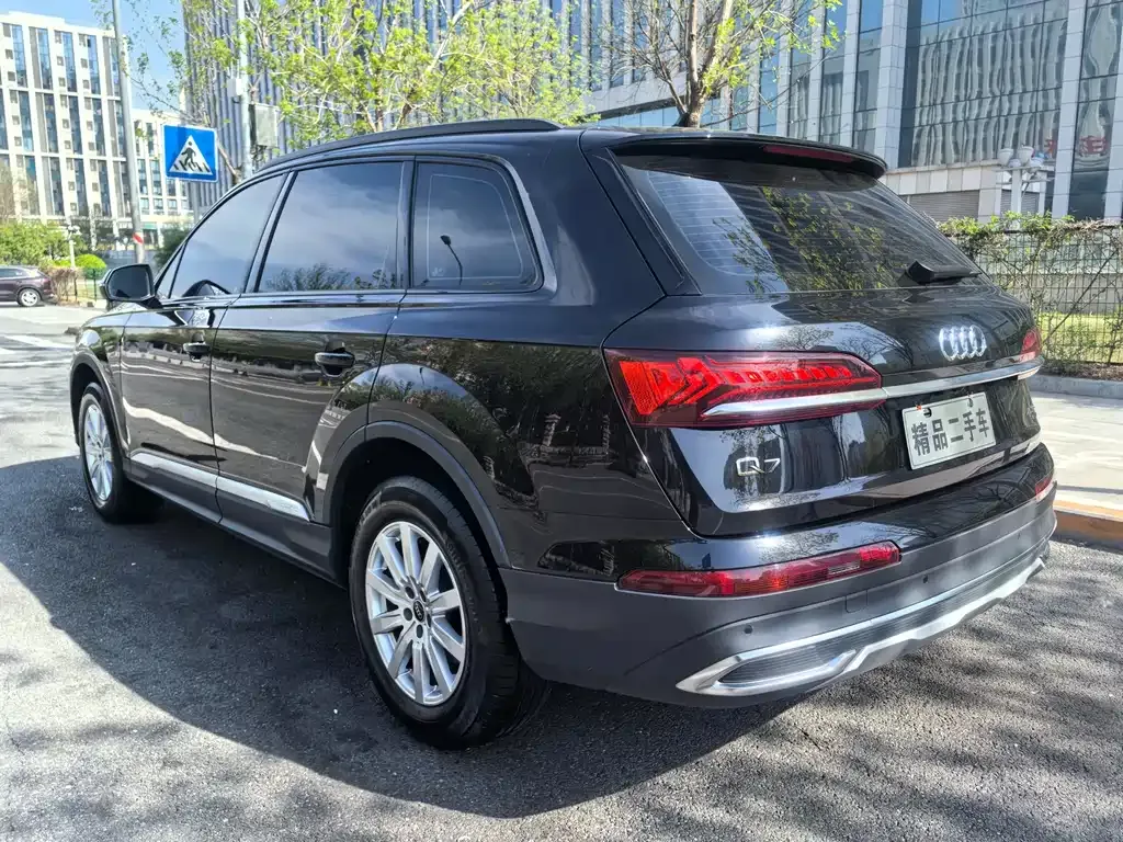 Audi Q7 — фото 8