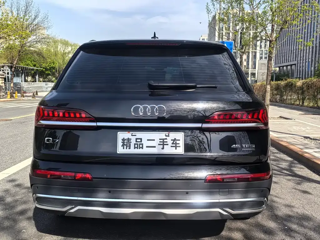 Audi Q7 — фото 7