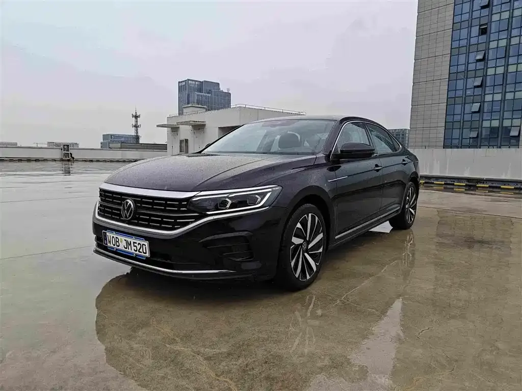 Volkswagen Passat — фото 1