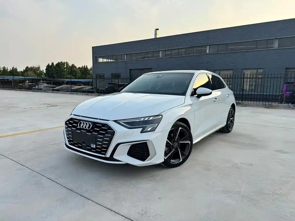 Audi A3 — фото 1