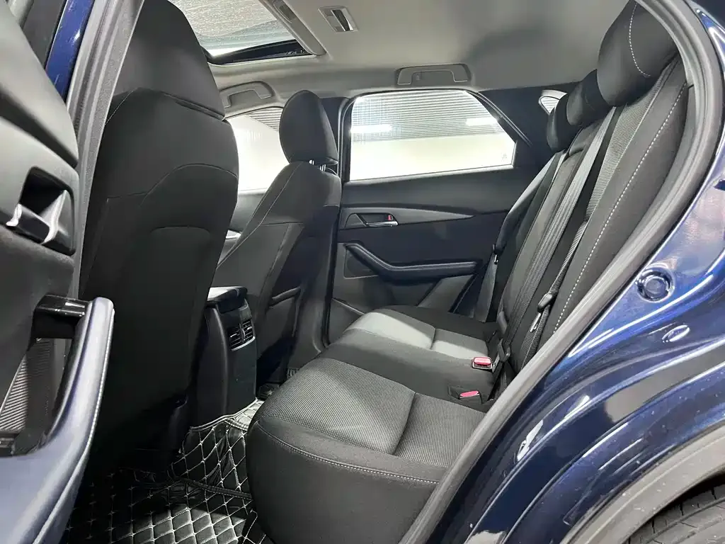Mazda CX-30 2021 из CN, фото 2