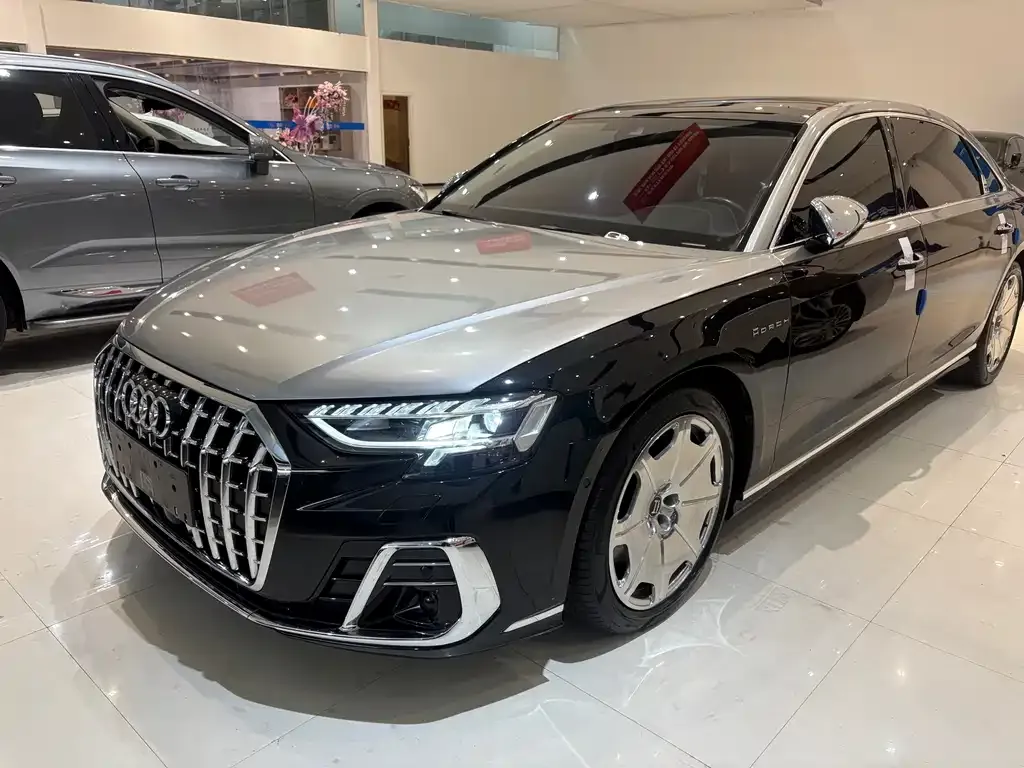 Audi A8 — фото 1