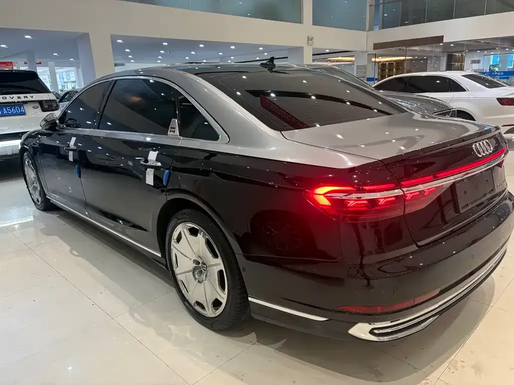 Audi A8 — фото 10