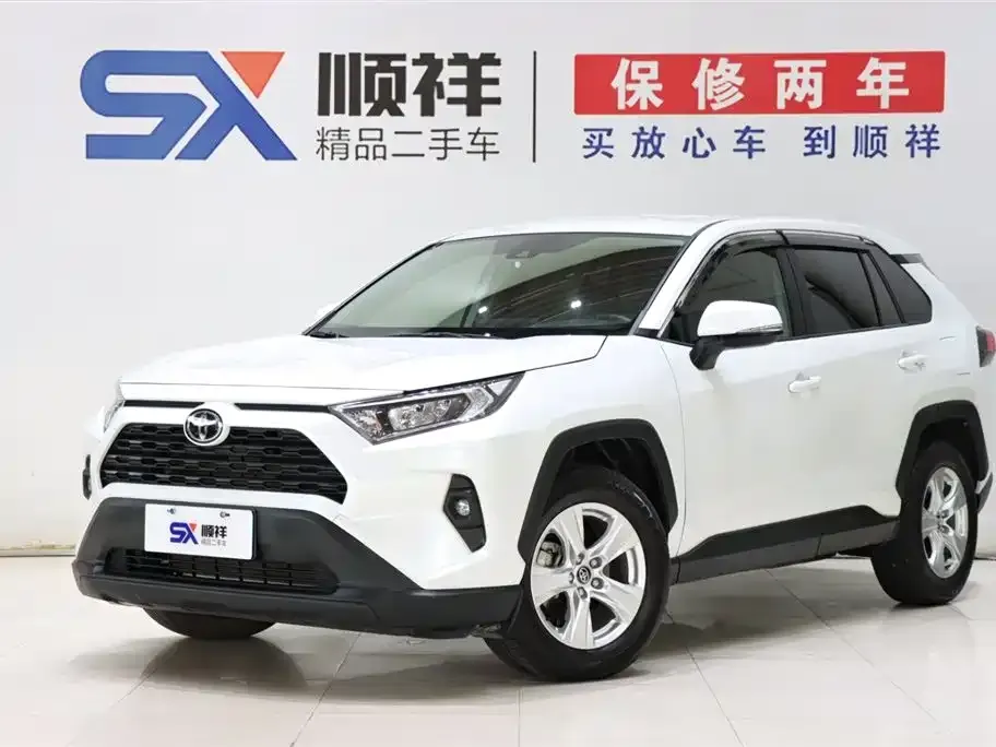 Toyota RAV4 — фото 1