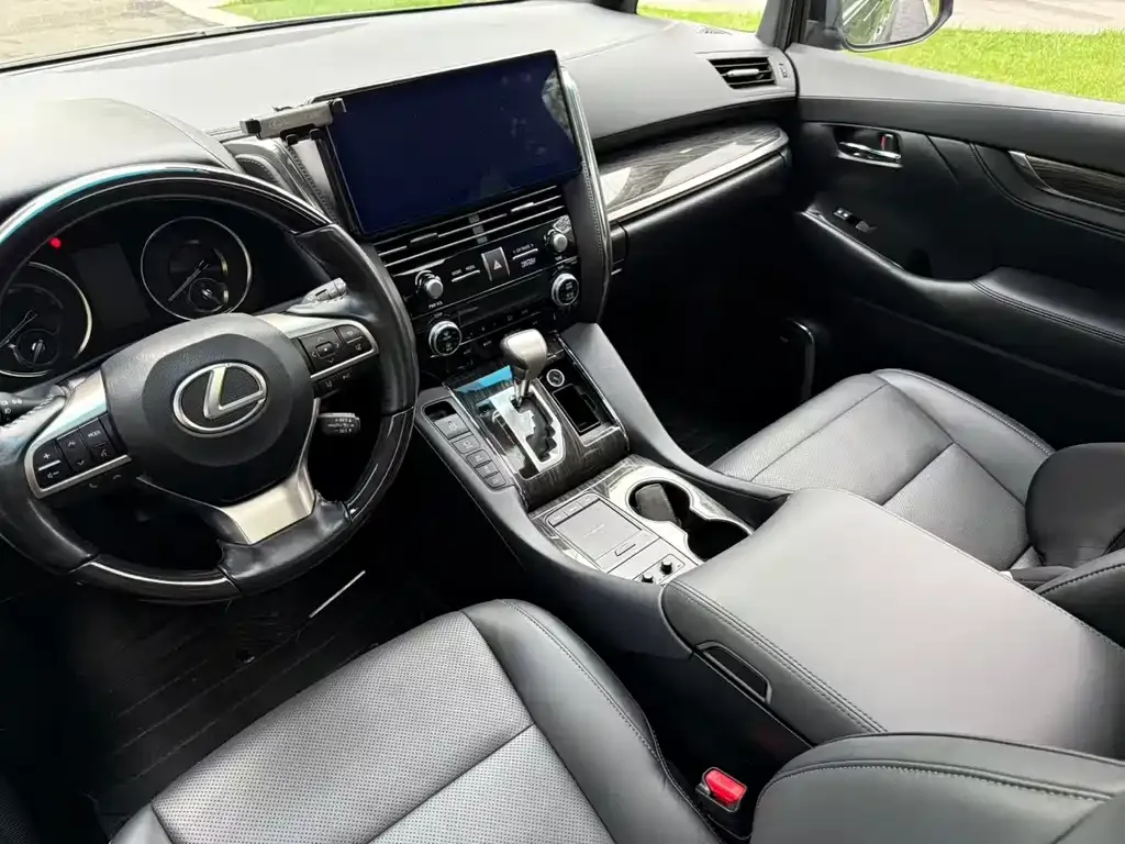 Lexus LM — фото 5