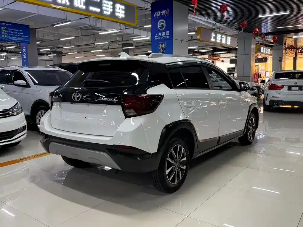 Toyota Yaris L — фото 10