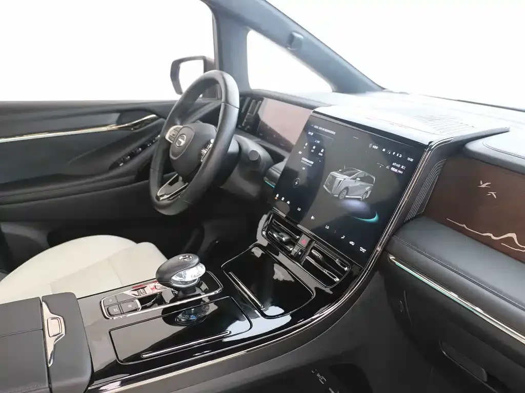 GAC Motor Trumpchi M8 — фото 10