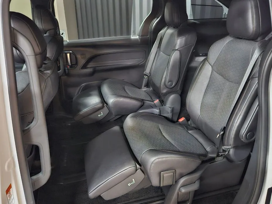 Toyota Sienna — фото 4