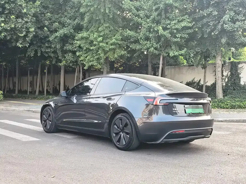 Tesla Model 3 — фото 6