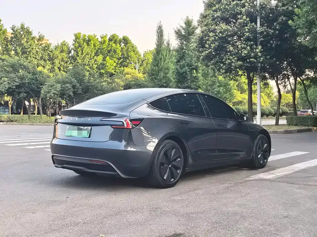 Tesla Model 3 — фото 10