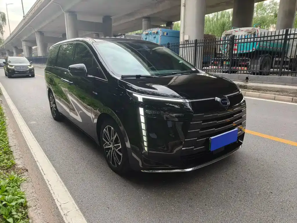 GAC Motor 传祺E8 PHEV — фото 4