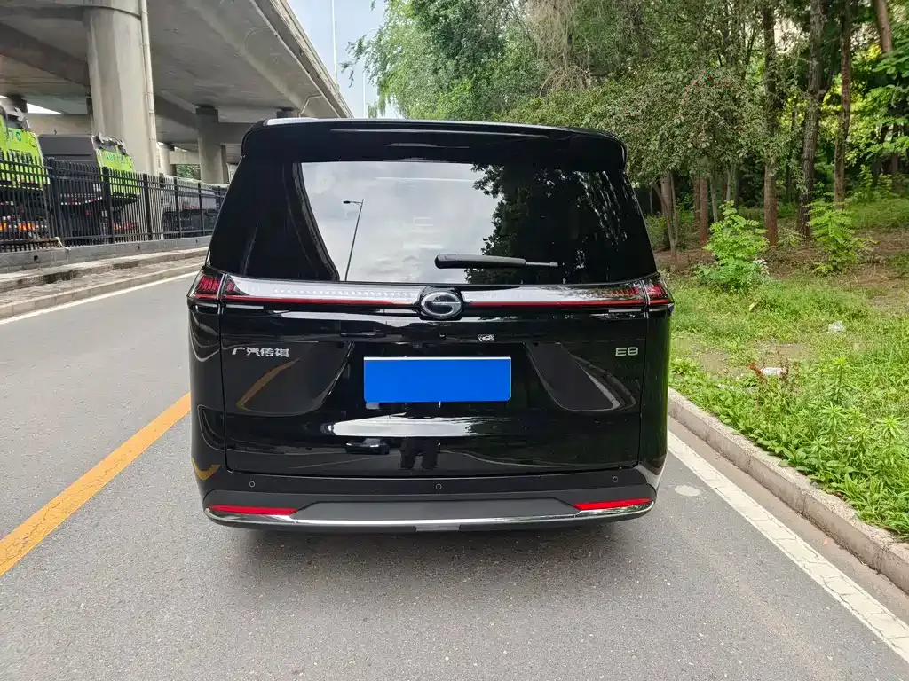 GAC Motor 传祺E8 PHEV — фото 7