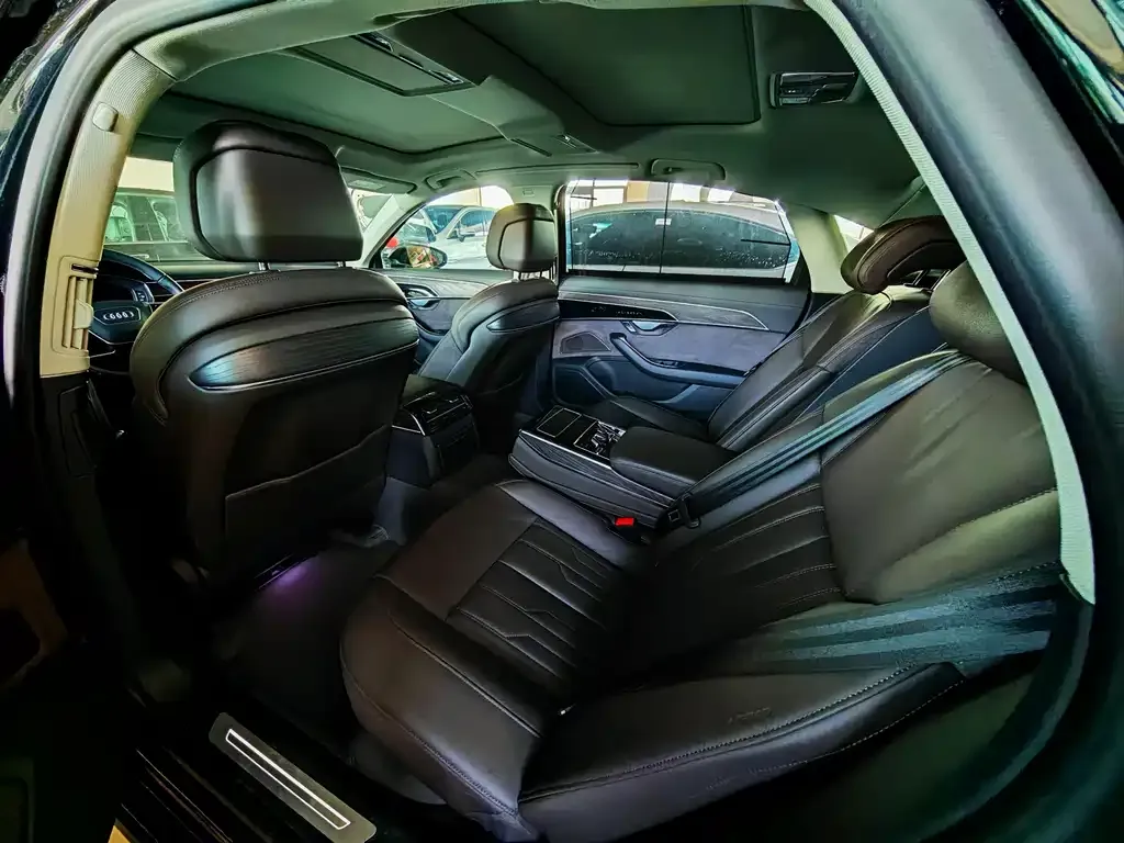 Audi A8 2024 из CN, фото 5