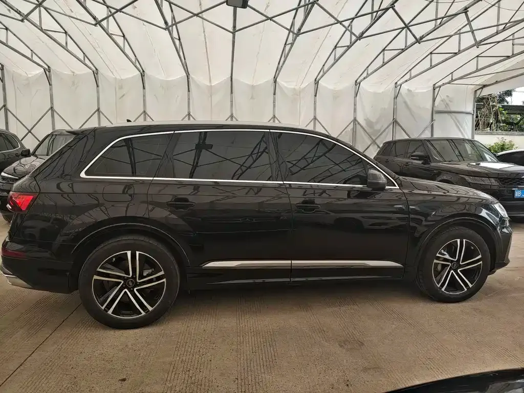 Audi Q7 2022 из CN, фото 6