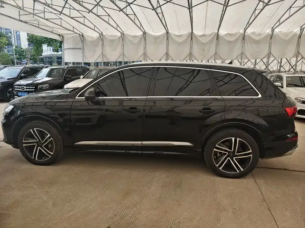 Audi Q7 2022 из CN, фото 10