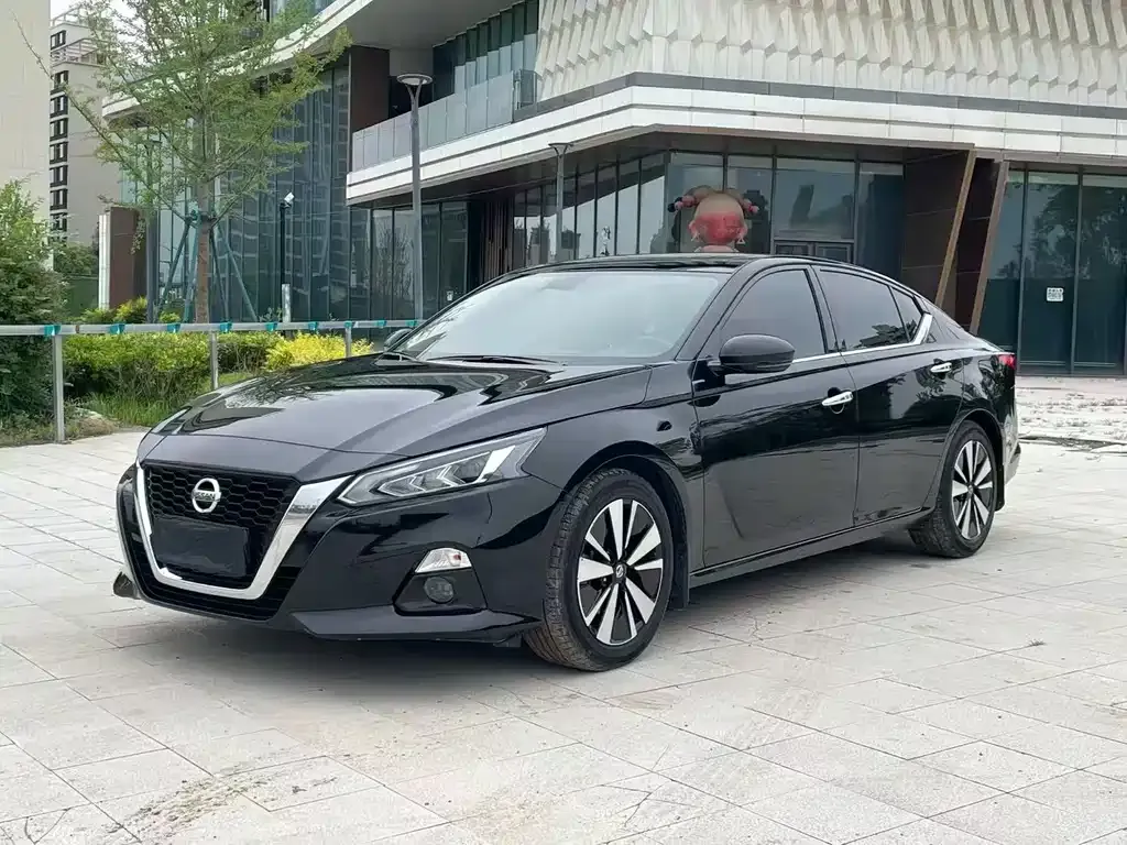 Nissan Teana — фото 1
