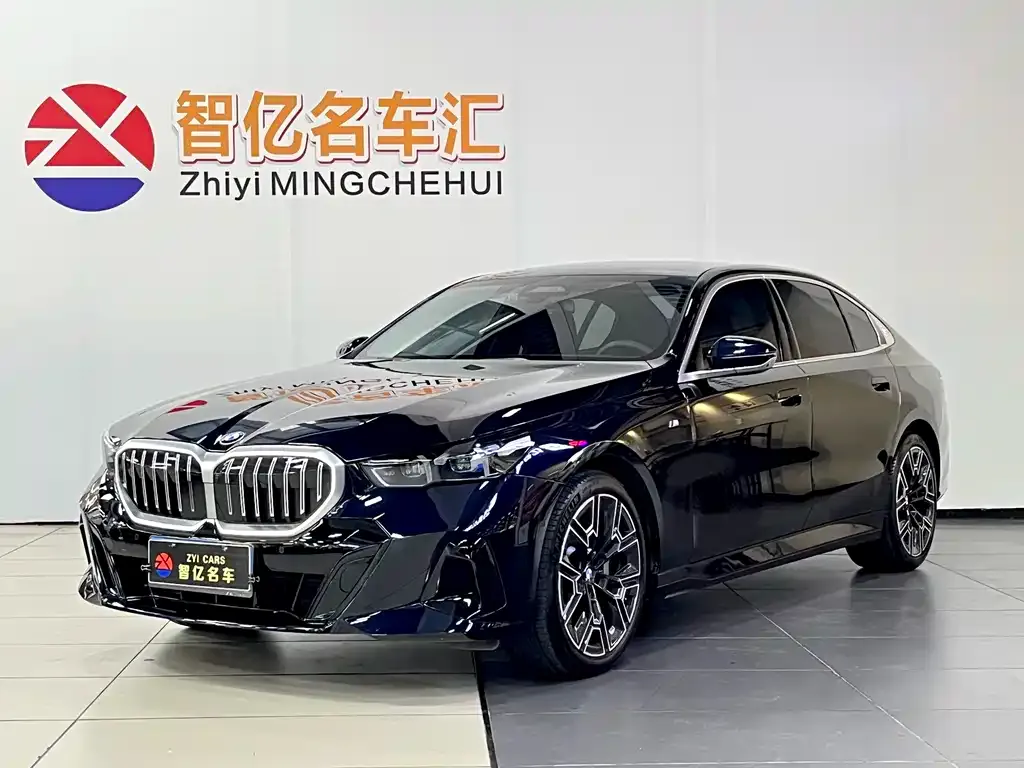 BMW 5 Series — фото 1