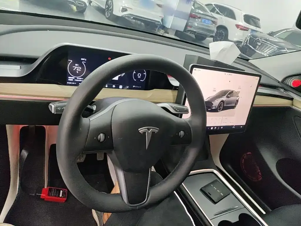 Tesla Model Y — фото 4