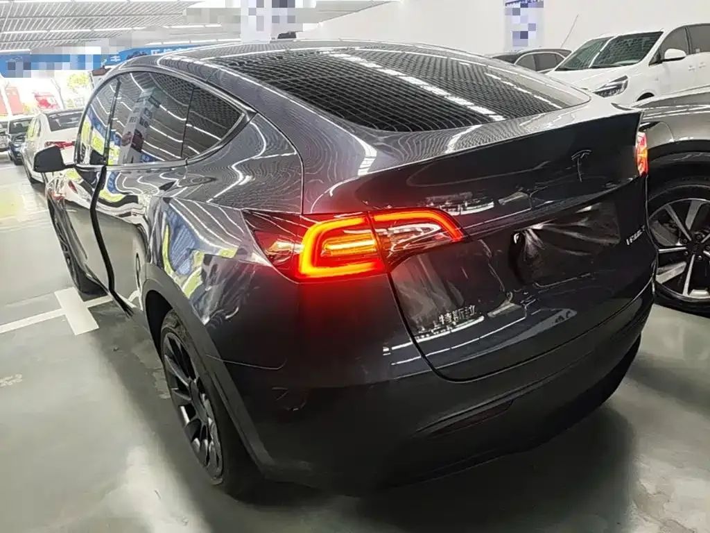 Tesla Model Y — фото 8